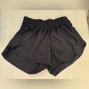 Lululemon Tracker Short 4” Size 6